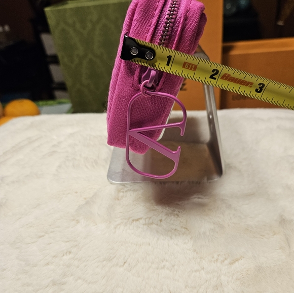 VALENTINO BEAUTY POUCH sexy pink in color, size: 6 x 4 x 1.5 - Picture 8 of 9